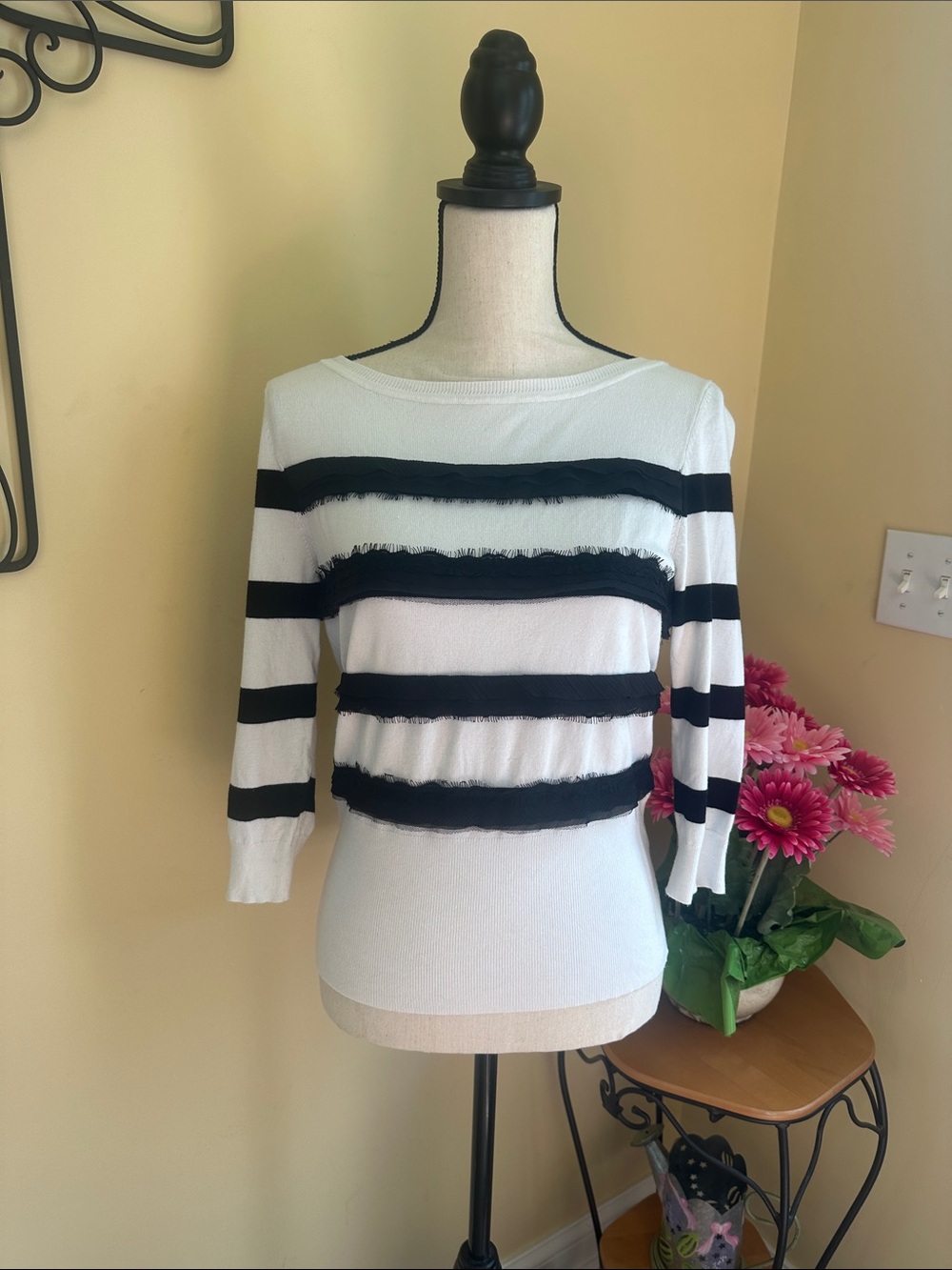 White House Black Market Cream Lightweight Crewneck Sweater